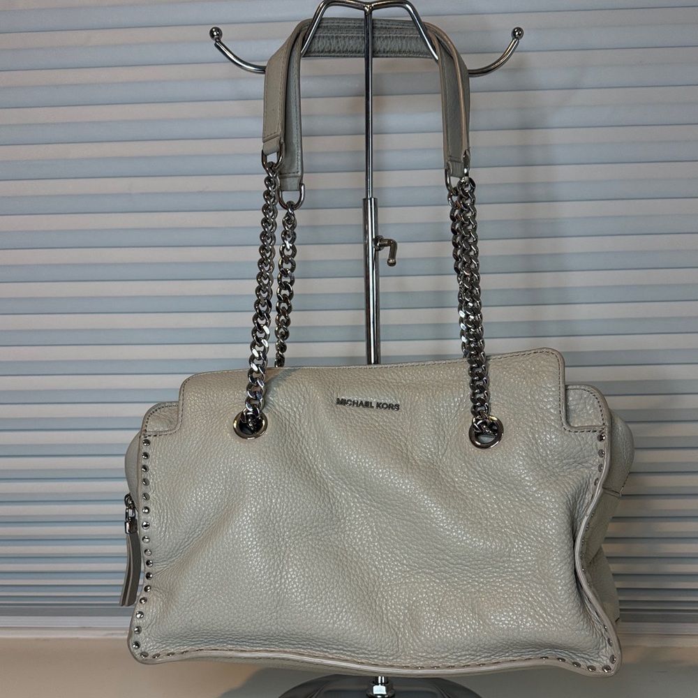 Michael Kors Astor cream with Silver stud and Chain Shoulder Bag
